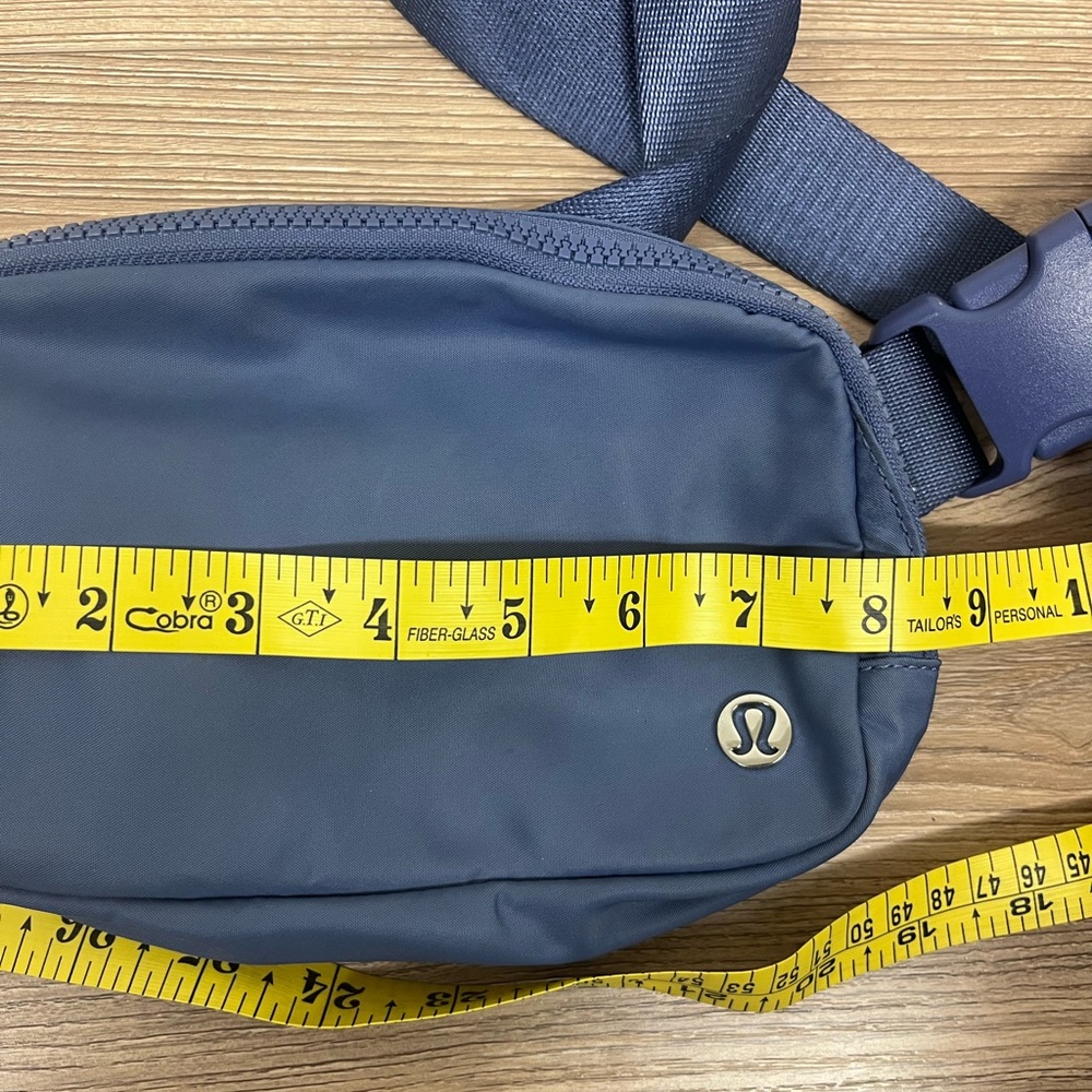 lululemon Everywhere Belt Bag Pitch Blue - Picture 3 of 9